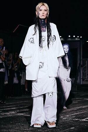 イクミ(IKUMI) 2025-26年秋冬ウィメンズ&メンズコレクション  - 写真7