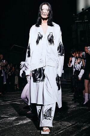 イクミ(IKUMI) 2025-26年秋冬ウィメンズ&メンズコレクション  - 写真13