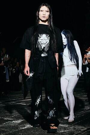 イクミ(IKUMI) 2025-26年秋冬ウィメンズ&メンズコレクション  - 写真16