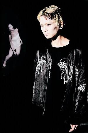 イクミ(IKUMI) 2025-26年秋冬ウィメンズ&メンズコレクション  - 写真24