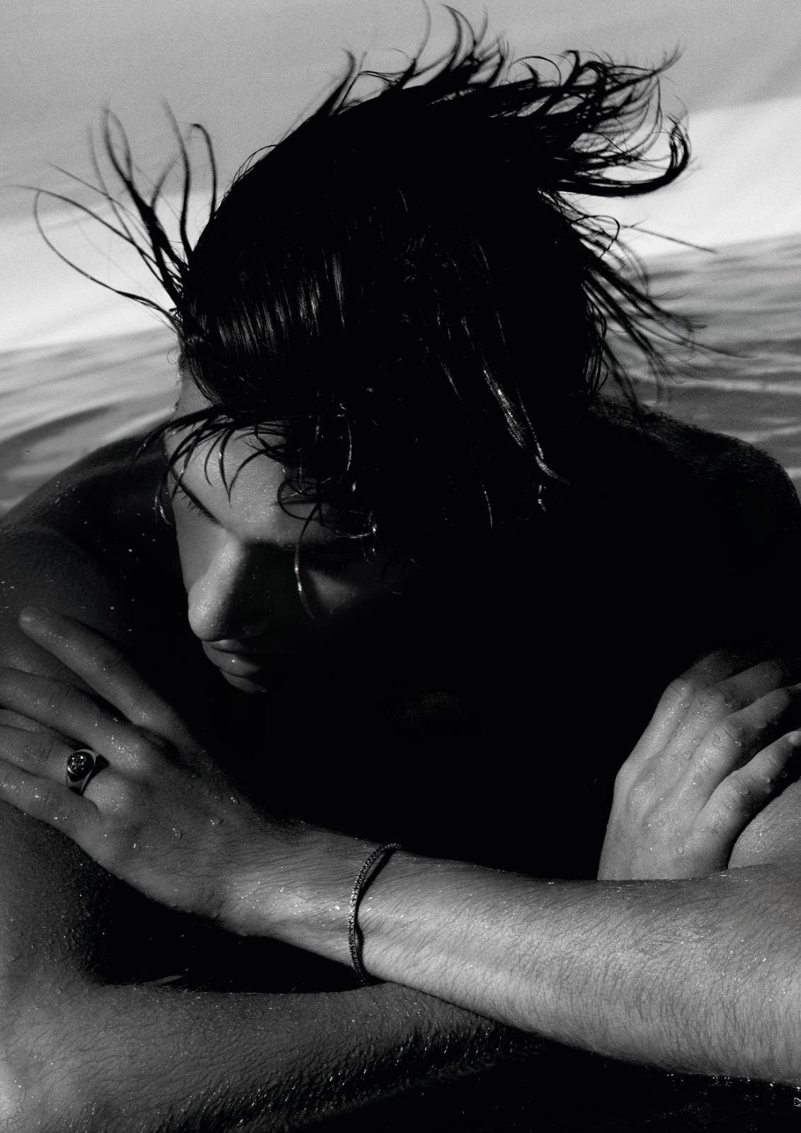 ジョルジオ アルマーニ初のメンズファインジュエリー、ブラックダイヤの“火山島”着想ネックレス＆リング｜写真7