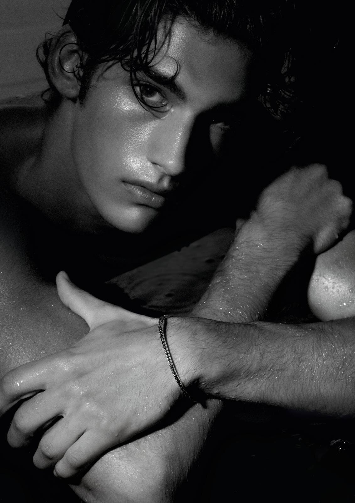 ジョルジオ アルマーニ初のメンズファインジュエリー、ブラックダイヤの“火山島”着想ネックレス＆リング｜写真13