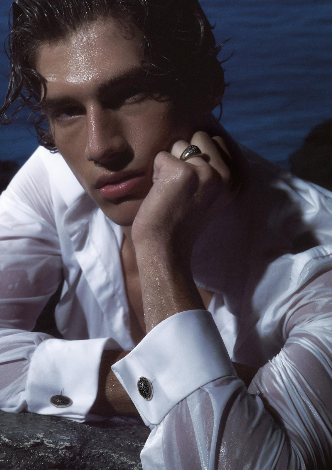 シグネットリング 1,430,000円、カフリンクス 1,650,000円