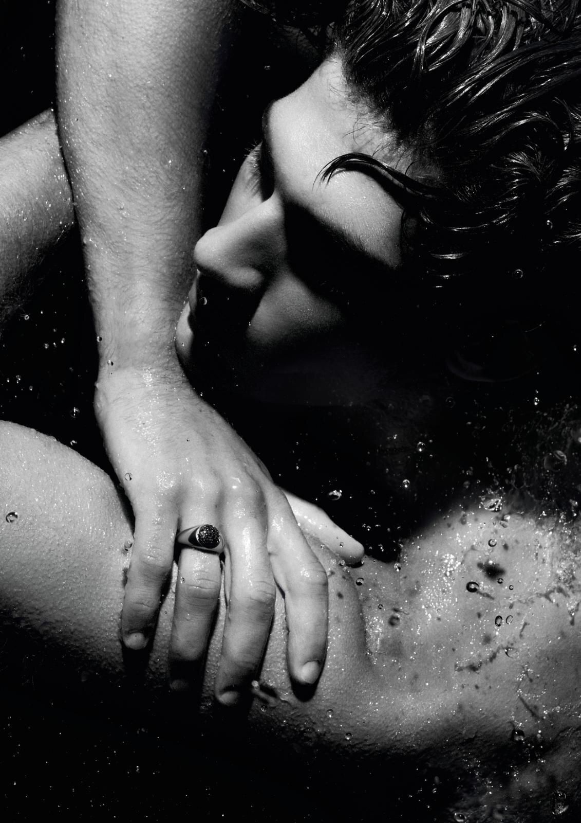 ジョルジオ アルマーニ初のメンズファインジュエリー、ブラックダイヤの“火山島”着想ネックレス＆リング｜写真9