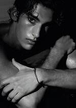 ジョルジオ アルマーニ初のメンズファインジュエリー、ブラックダイヤの“火山島”着想ネックレス＆リング｜写真13