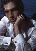 ジョルジオ アルマーニ初のメンズファインジュエリー、ブラックダイヤの“火山島”着想ネックレス＆リング｜写真10