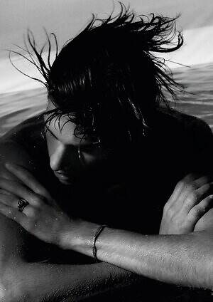 ジョルジオ アルマーニ初のメンズファインジュエリー、ブラックダイヤの“火山島”着想ネックレス&リング|写真7