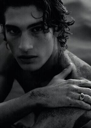 ジョルジオ アルマーニ初のメンズファインジュエリー、ブラックダイヤの“火山島”着想ネックレス&リング|写真11