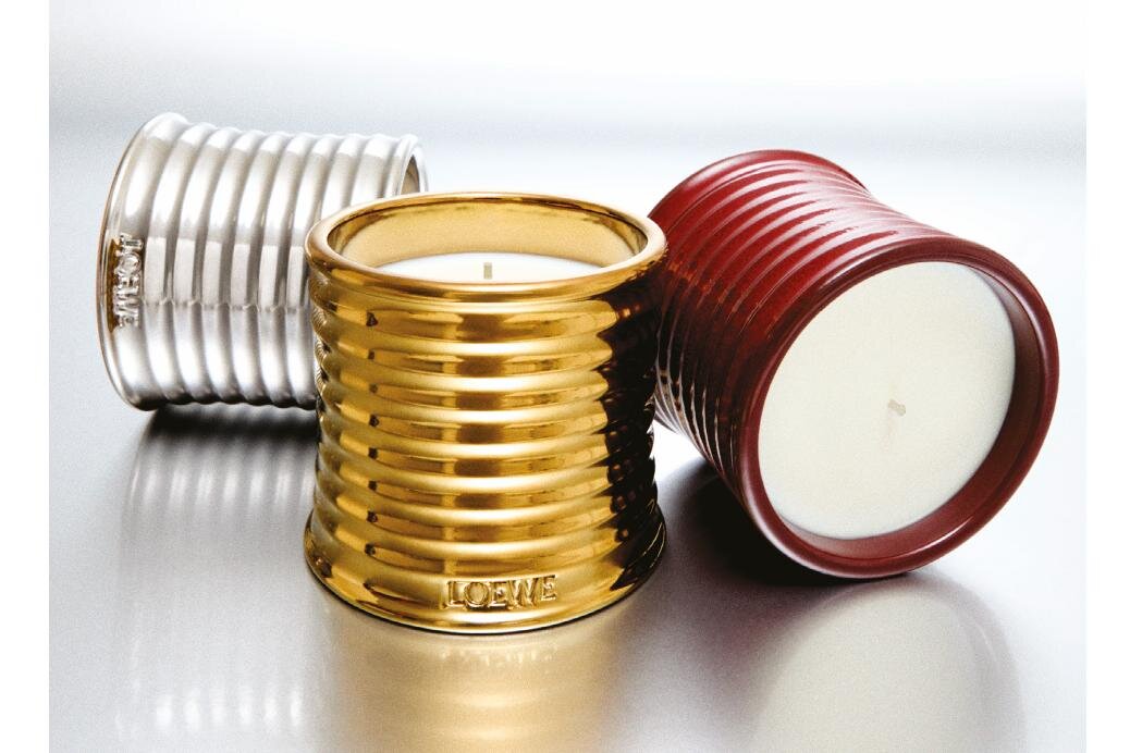 ロエベ2025年クリスマスキャンドル、柑橘と花々が重なる「アールグレイ」など3種の香り