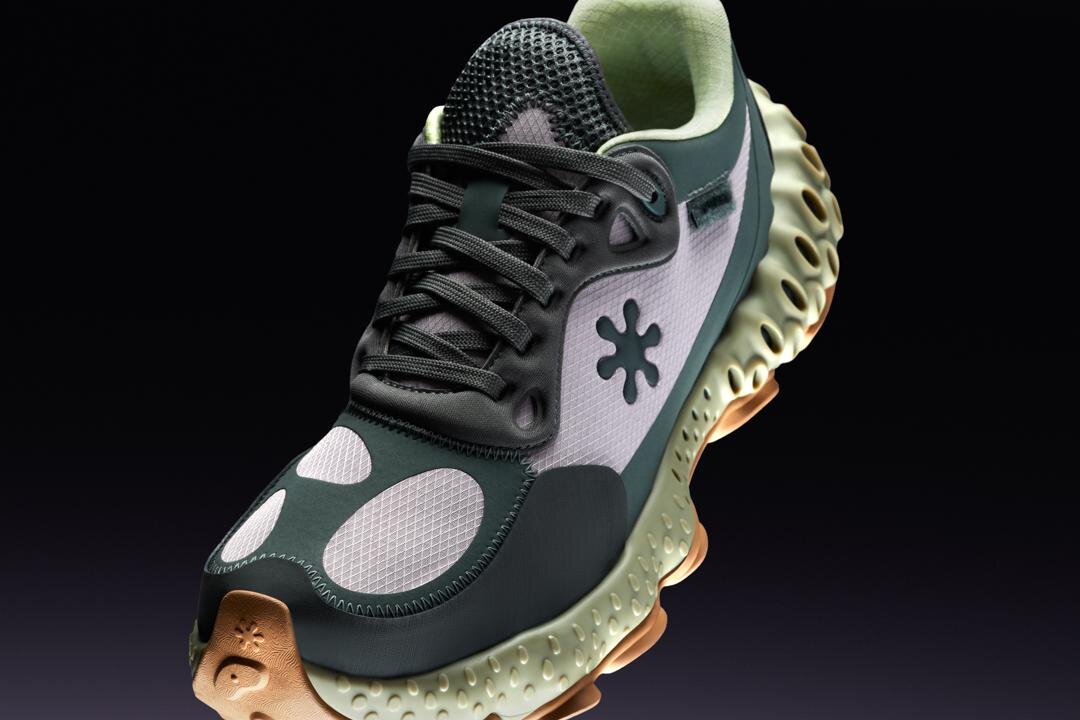 原宿｜新シューズブランド「スポンジ」サレヘ・ベンバリーがデザイン、穴あきソールのスニーカーがGR8に