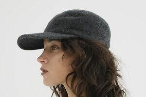 クラネ×キジマ タカユキの“つば広＆浅め”ジェットキャップ、やわらかアンゴラウールで