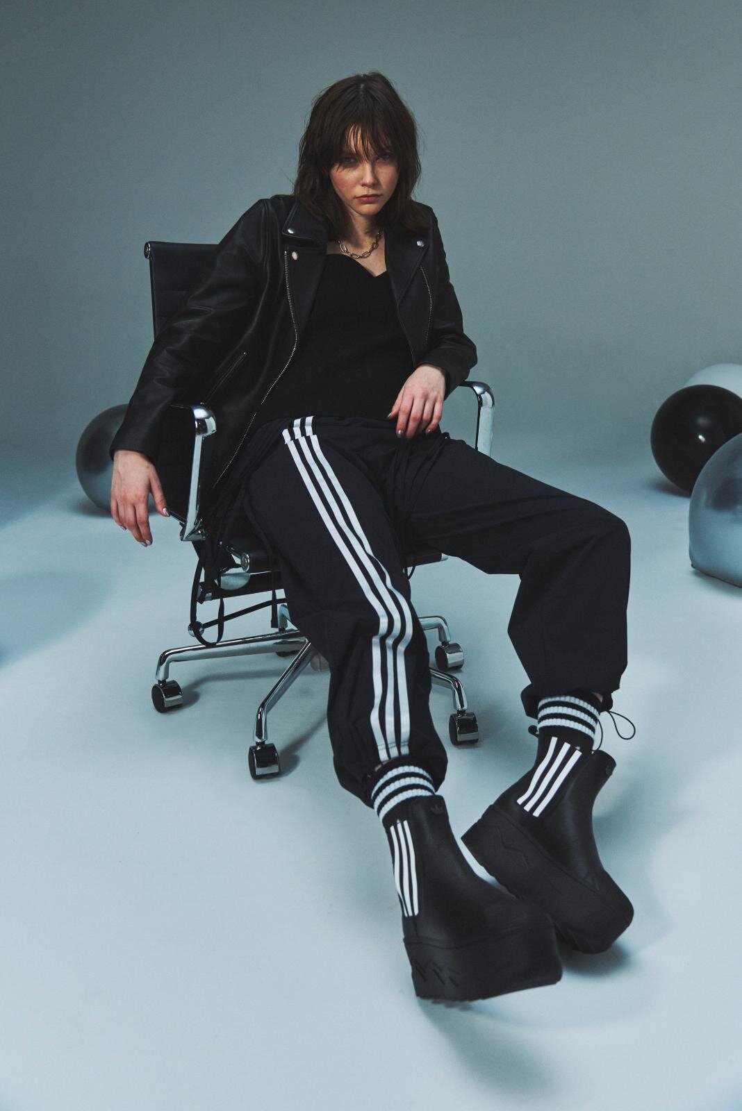 アディダス オリジナルス×アトモス ピンク「スーパースター」厚底ブーツ、レザーアッパーで｜写真12