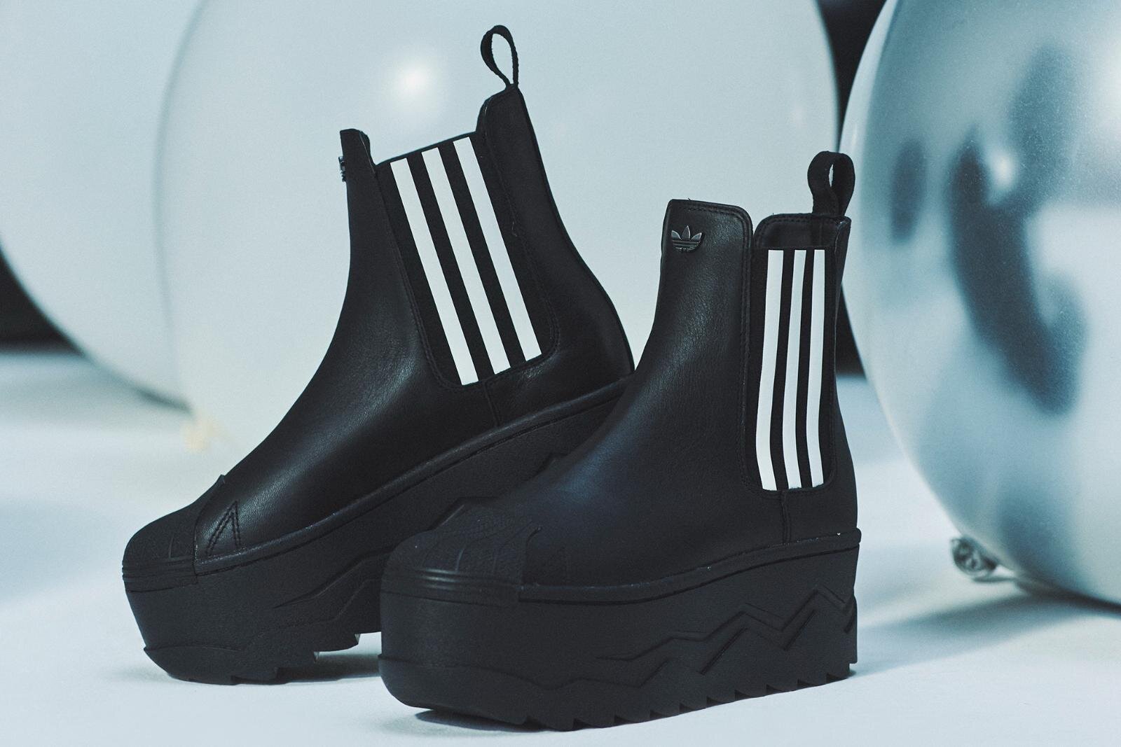 アディダス オリジナルス×アトモス ピンク「スーパースター」厚底ブーツ、レザーアッパーで