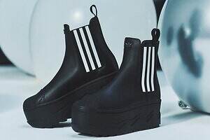 アディダス オリジナルス×アトモス ピンク「スーパースター」厚底ブーツ、レザーアッパーで