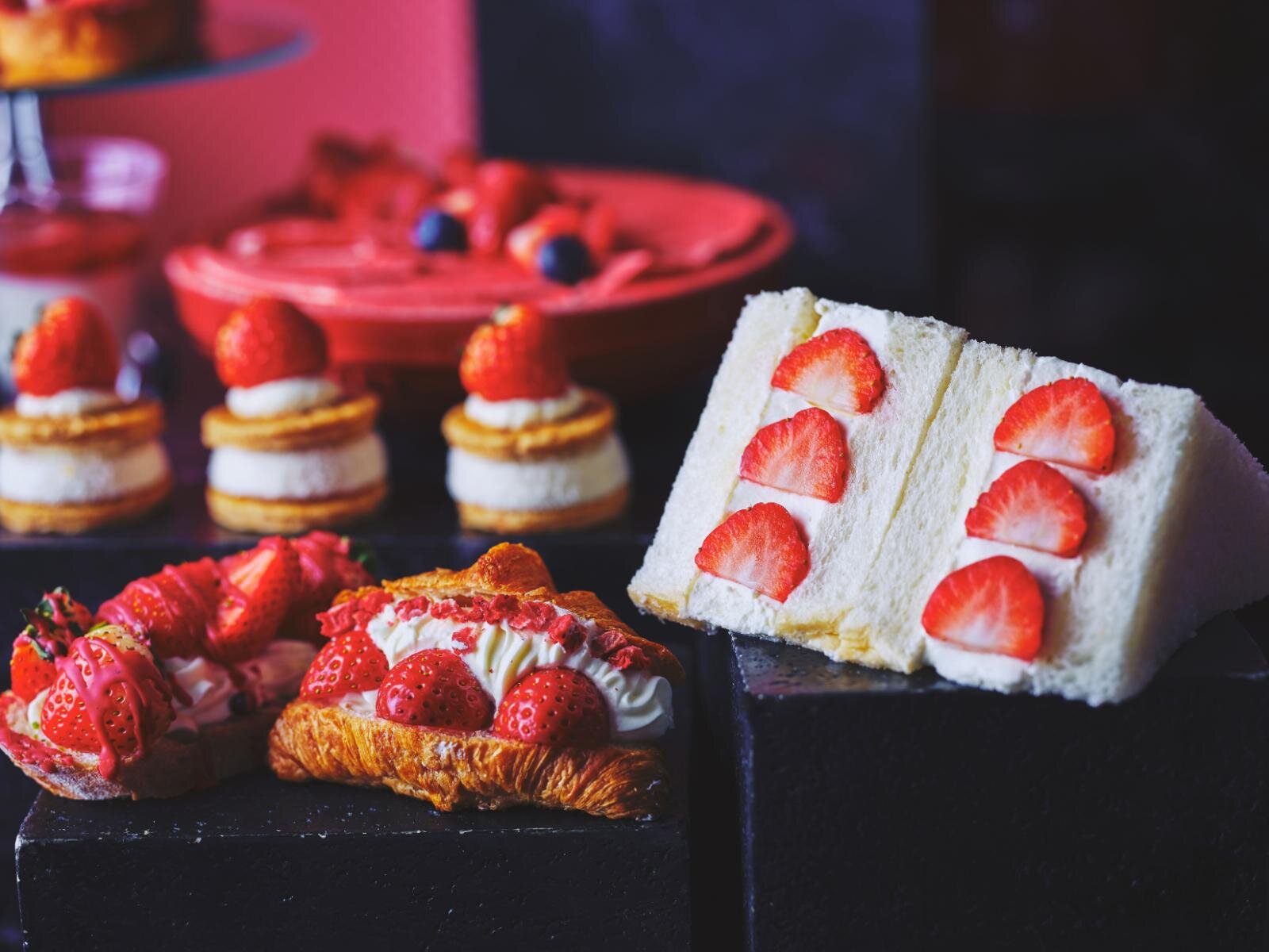 コンラッド大阪”赤”テーマのストロベリースイーツビュッフェ、”パリパリ”食感のティラミスも｜写真6
