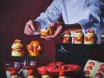コンラッド大阪”赤”テーマのストロベリースイーツビュッフェ、”パリパリ”食感のティラミスも｜写真3