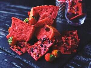 コンラッド大阪”赤”テーマのストロベリースイーツビュッフェ、”パリパリ”食感のティラミスも｜写真7