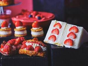 コンラッド大阪”赤”テーマのストロベリースイーツビュッフェ、”パリパリ”食感のティラミスも｜写真6