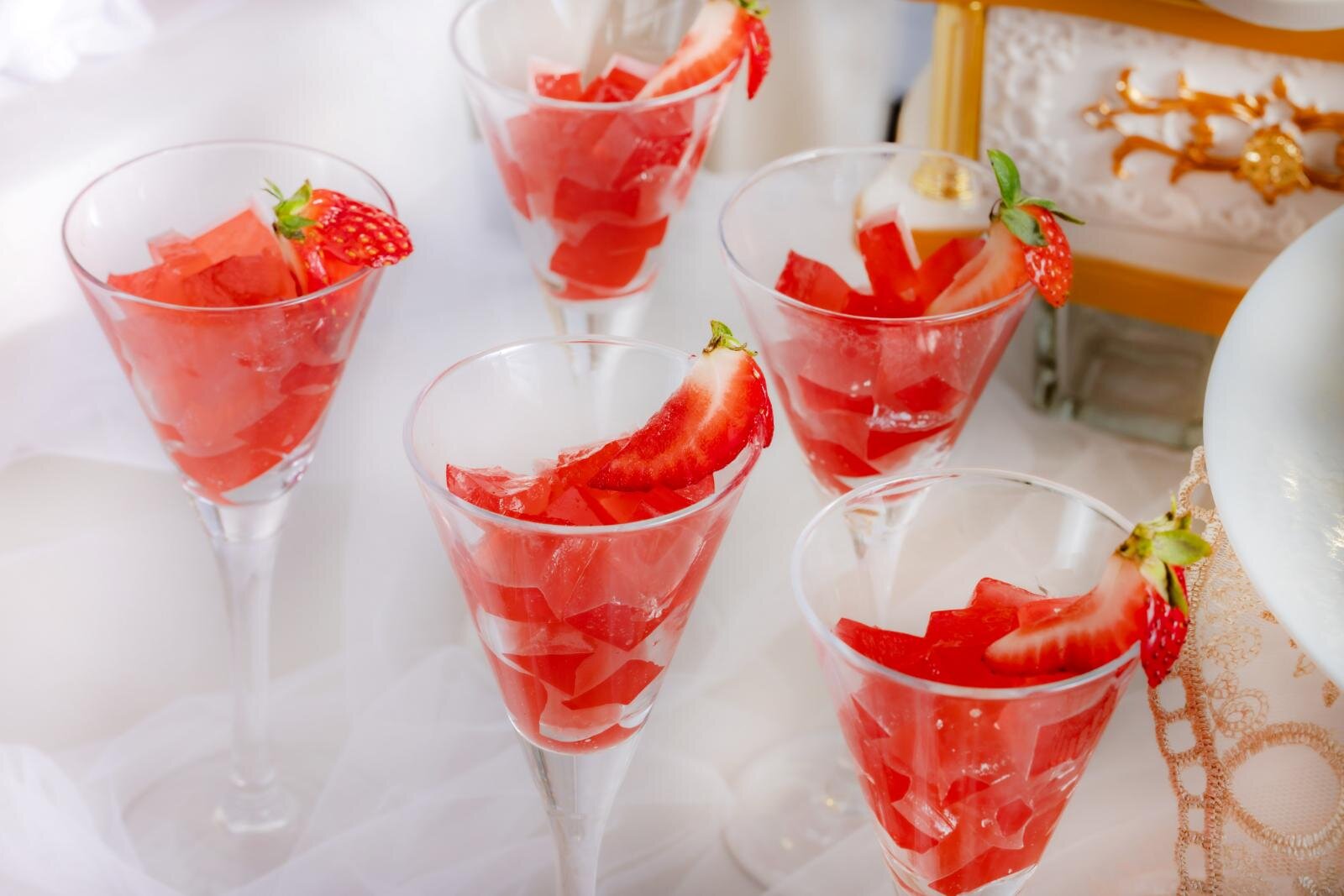 ヒルトン福岡シーホーク”エンジェルコア”着想の苺スイーツビュッフェ、天使の輪イメージしたムース｜写真3