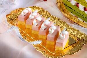 ヒルトン福岡シーホーク”エンジェルコア”着想の苺スイーツビュッフェ、天使の輪イメージしたムース｜写真10