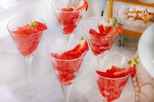 ヒルトン福岡シーホーク”エンジェルコア”着想の苺スイーツビュッフェ、天使の輪イメージしたムース｜写真3