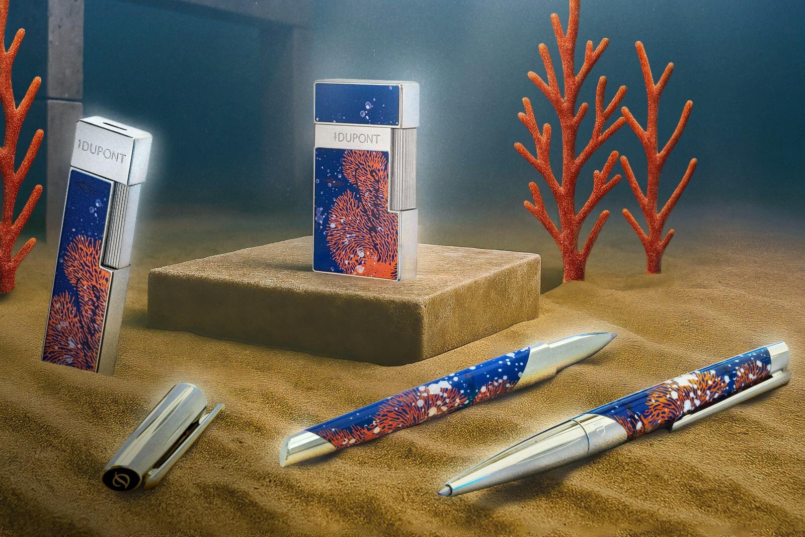 冒険小説「海底2万マイル」着想“深海ブルー”の万年筆＆サンゴ柄ライター、エス・テー・デュポンから