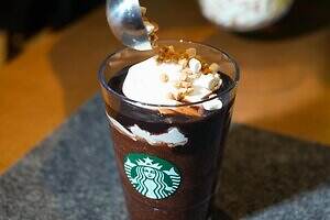 スターバックス(Starbucks Coffee) スモア チョコレート フラペチーノ｜写真3