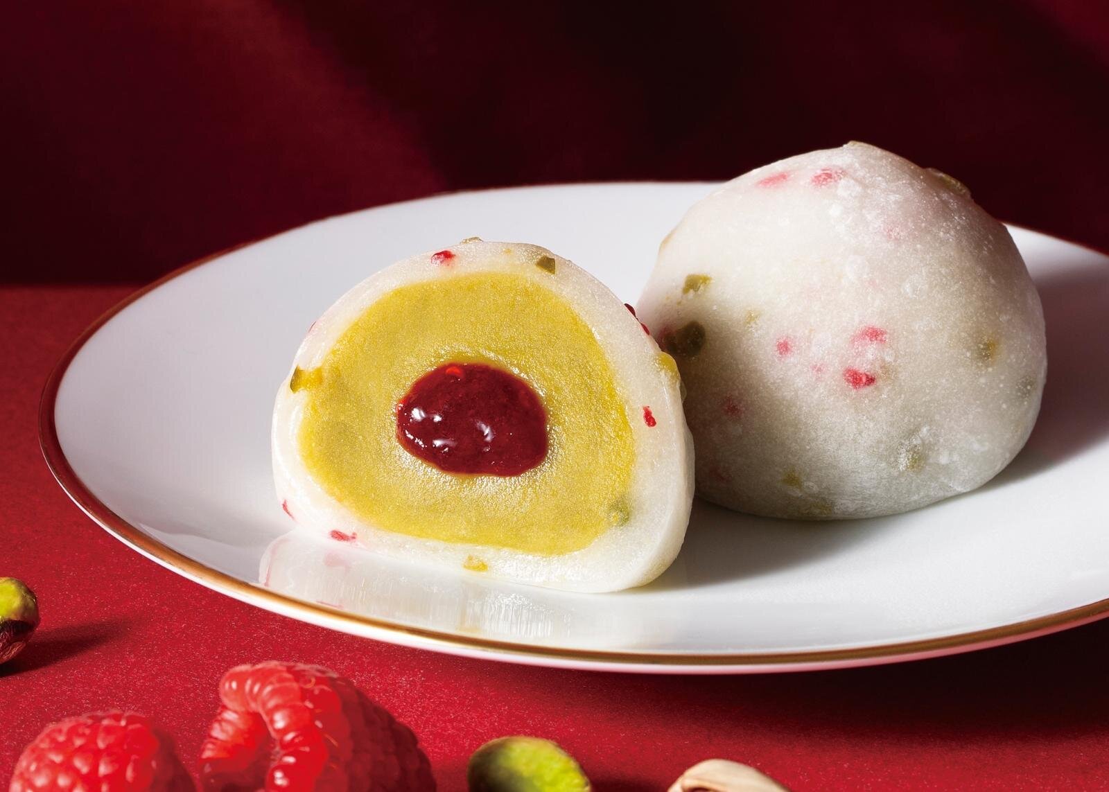 「ピスタチオ＆フランボワーズ大福」1個 291円 販売期間：2025年12月1日(月)～12月31日(水)