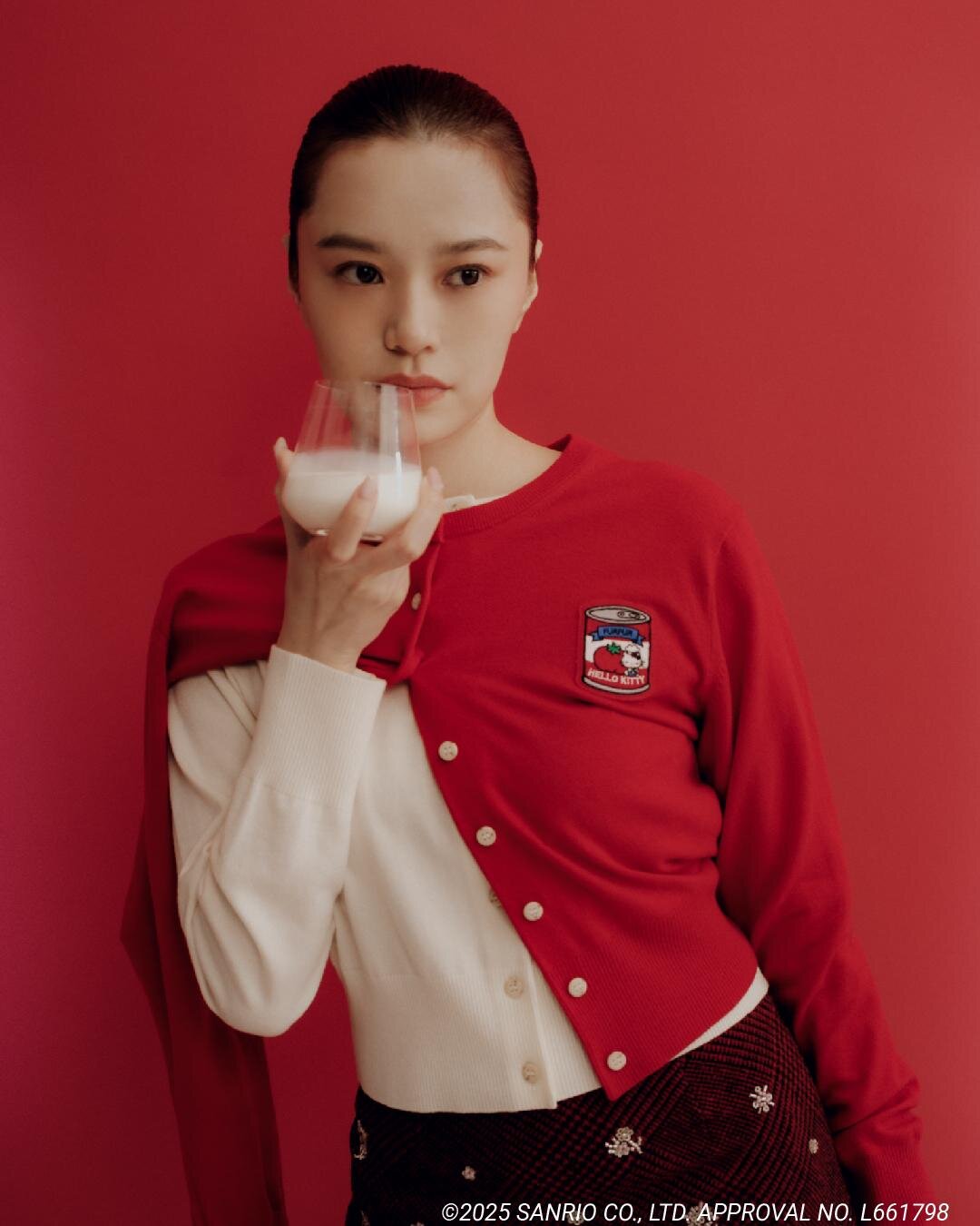 ファーファー×サンリオ「ハローキティ」ぬいぐるみ＆リボン型ショルダーバッグ、煌めくスウェットも｜写真49