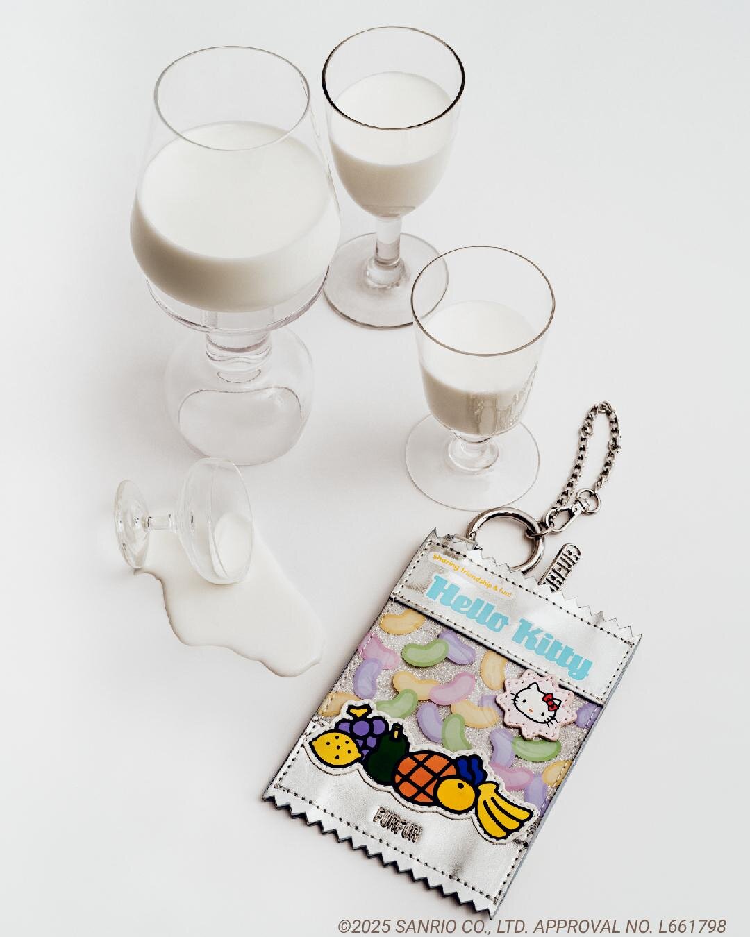 ファーファー×サンリオ「ハローキティ」ぬいぐるみ＆リボン型ショルダーバッグ、煌めくスウェットも｜写真54