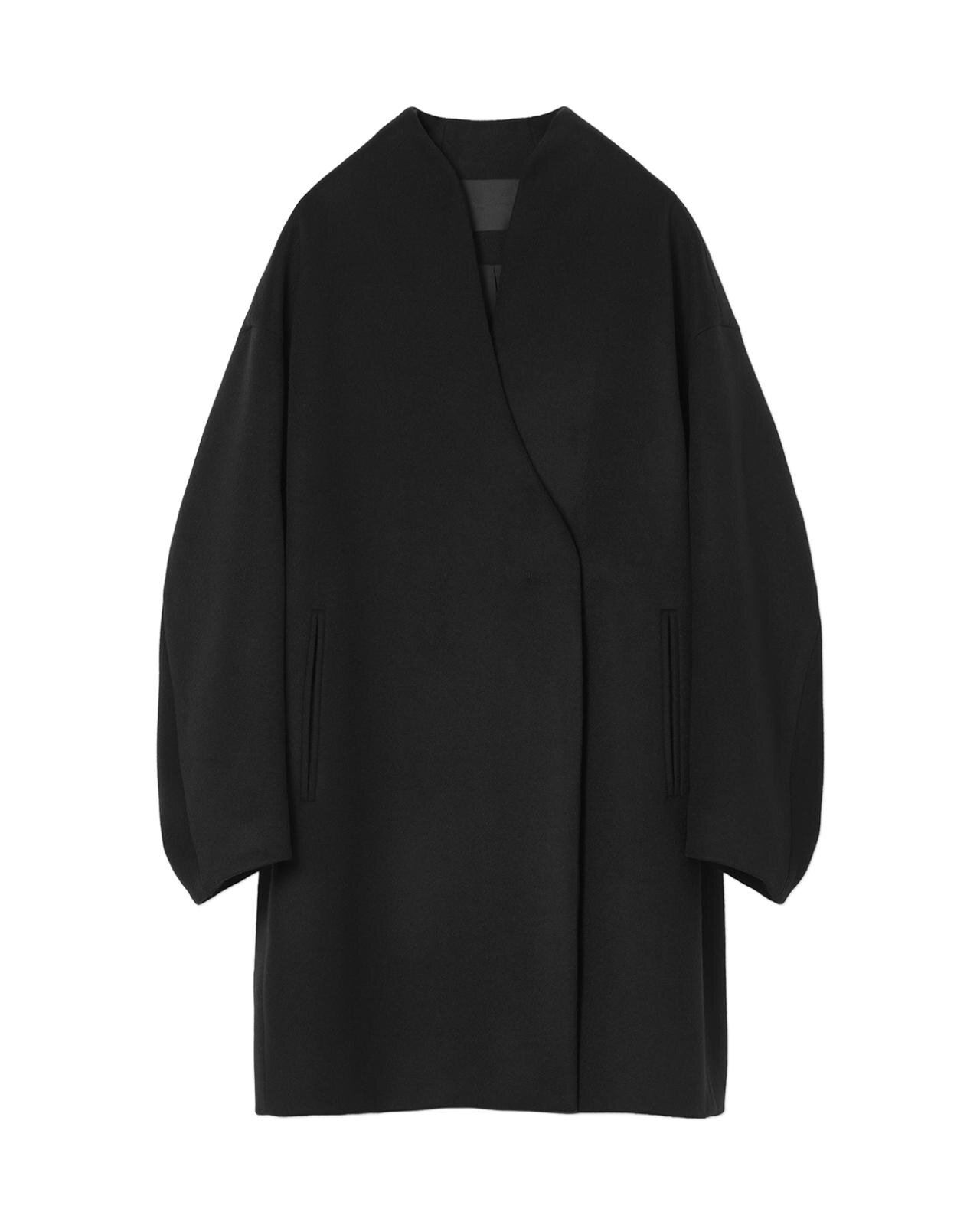 マメ クロゴウチ ベーシックス、くるみボタンの並ぶウールドレス＆ふんわりカシミヤニット｜写真11