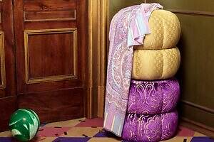 エトロ”ペイズリー×ストライプ柄”クリスマスショール、レッドとラベンダーで