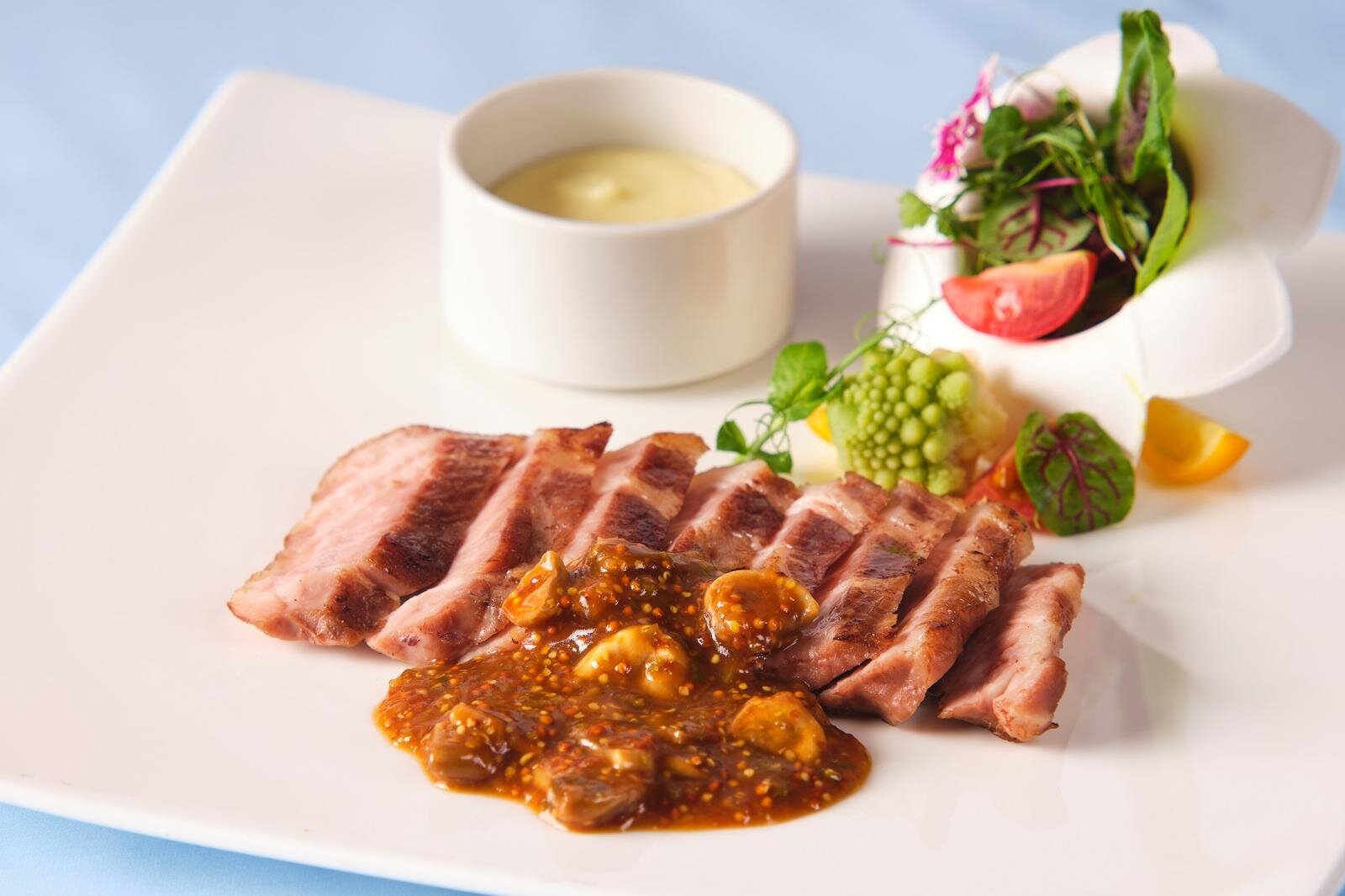 「不思議の国のアリス」着想いちごアフタヌーンティーが全国5都市で、三月うさぎのシュークリームなど｜写真10