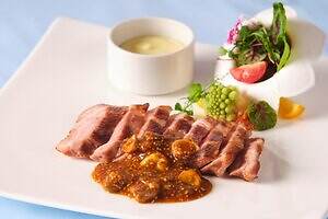 「不思議の国のアリス」着想いちごアフタヌーンティーが全国5都市で、三月うさぎのシュークリームなど｜写真10