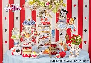 「不思議の国のアリス」着想いちごアフタヌーンティーが全国5都市で、三月うさぎのシュークリームなど｜写真1