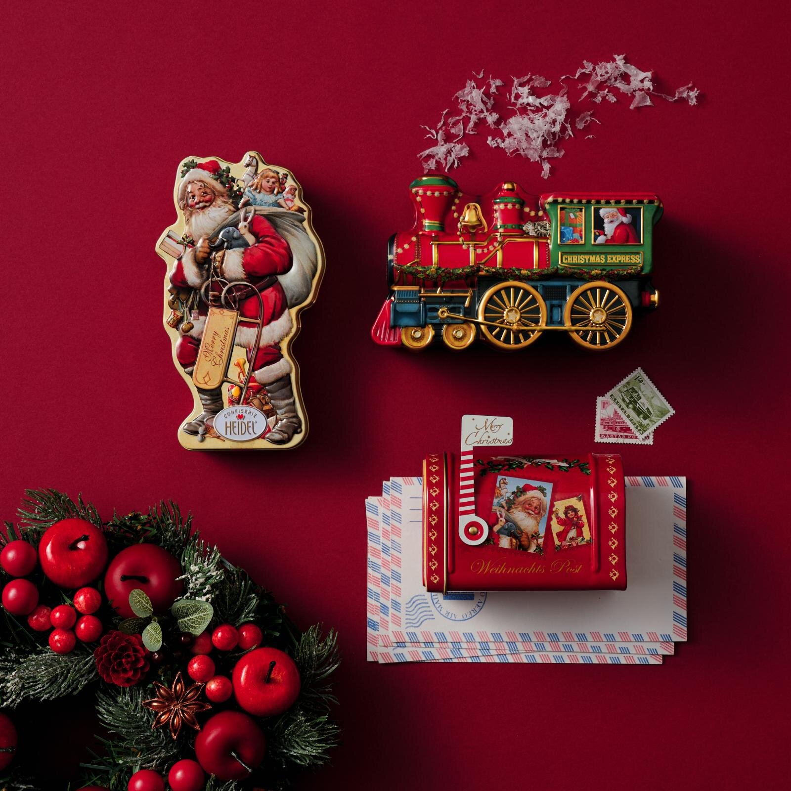 チョコレート缶(サンタクロース) 1,782円、(機関車) 1,890円、(メールボックス) 1,836円