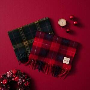 アフタヌーンティー・リビングのクリスマスギフト、煌めく星空マグカップ＆チェック柄マフラー｜写真3
