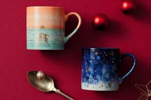 アフタヌーンティー・リビングのクリスマスギフト、煌めく星空マグカップ＆チェック柄マフラー