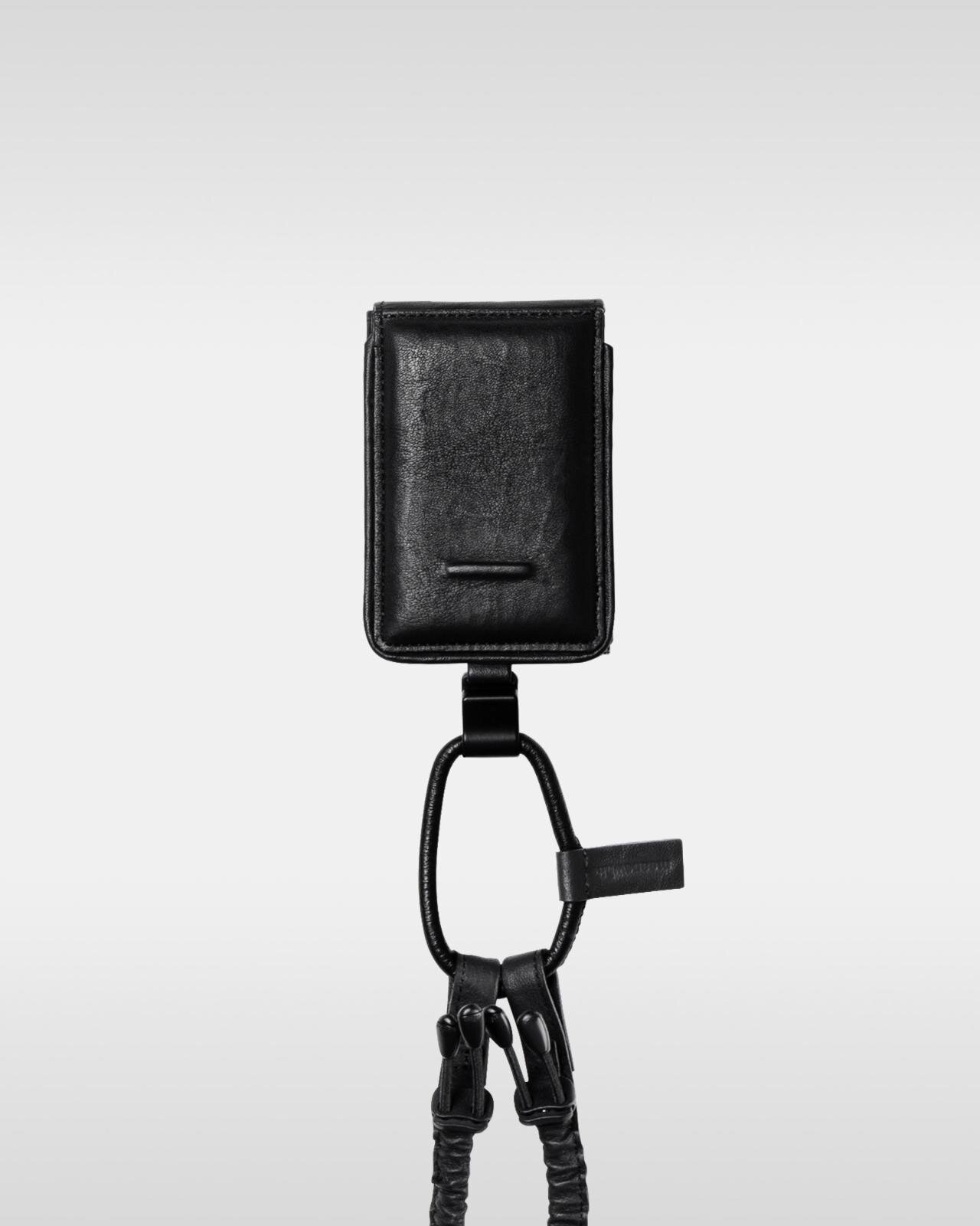 ミーンズワイル×オブジェクツアイオーのバックパック＆iPhoneケース、軽量な高機能レザー素材を採用｜写真9