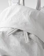 ミーンズワイル×オブジェクツアイオーのバックパック＆iPhoneケース、軽量な高機能レザー素材を採用｜写真7