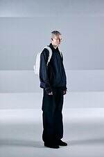 ミーンズワイル×オブジェクツアイオーのバックパック＆iPhoneケース、軽量な高機能レザー素材を採用｜写真15