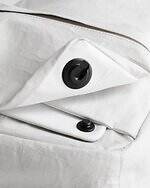 ミーンズワイル×オブジェクツアイオーのバックパック＆iPhoneケース、軽量な高機能レザー素材を採用｜写真6