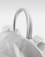 ミーンズワイル×オブジェクツアイオーのバックパック＆iPhoneケース、軽量な高機能レザー素材を採用｜写真5