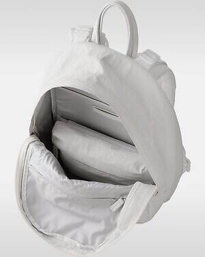 ミーンズワイル×オブジェクツアイオーのバックパック&iPhoneケース、軽量な高機能レザー素材を採用|写真3