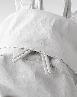 ミーンズワイル×オブジェクツアイオーのバックパック&iPhoneケース、軽量な高機能レザー素材を採用|写真7