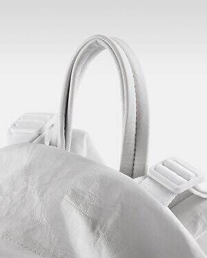 ミーンズワイル×オブジェクツアイオーのバックパック&iPhoneケース、軽量な高機能レザー素材を採用|写真5