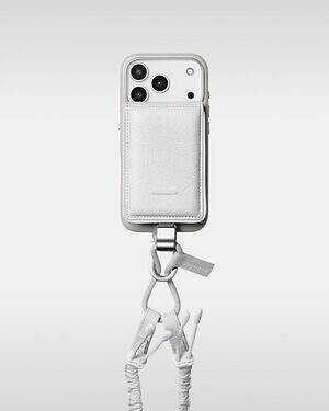 ミーンズワイル×オブジェクツアイオーのバックパック&iPhoneケース、軽量な高機能レザー素材を採用|写真13