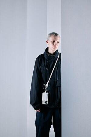 ミーンズワイル×オブジェクツアイオーのバックパック&iPhoneケース、軽量な高機能レザー素材を採用|写真16