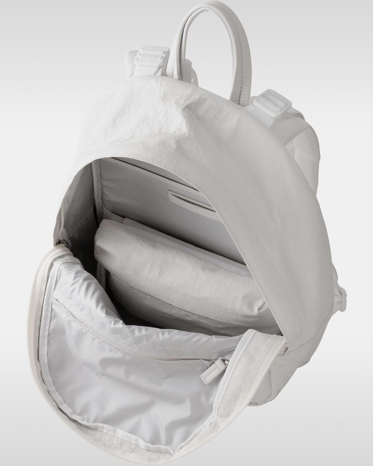 ミーンズワイル×オブジェクツアイオーのバックパック＆iPhoneケース、軽量な高機能レザー素材を採用｜写真8