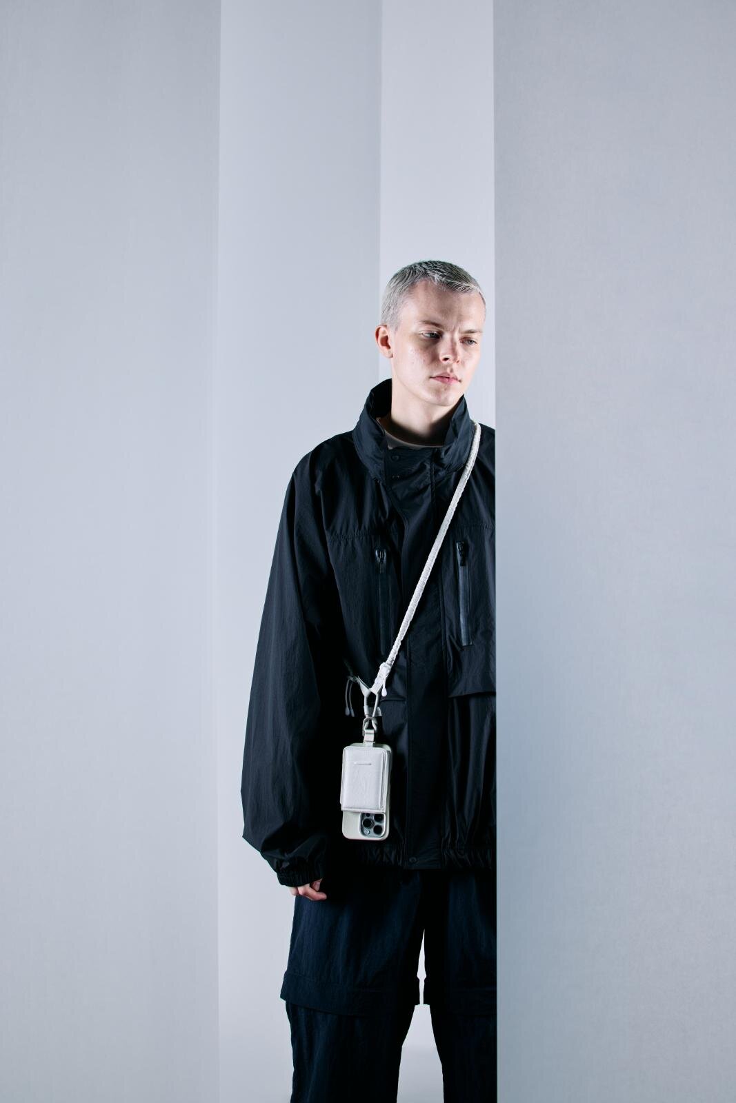 ミーンズワイル×オブジェクツアイオーのバックパック＆iPhoneケース、軽量な高機能レザー素材を採用｜写真16